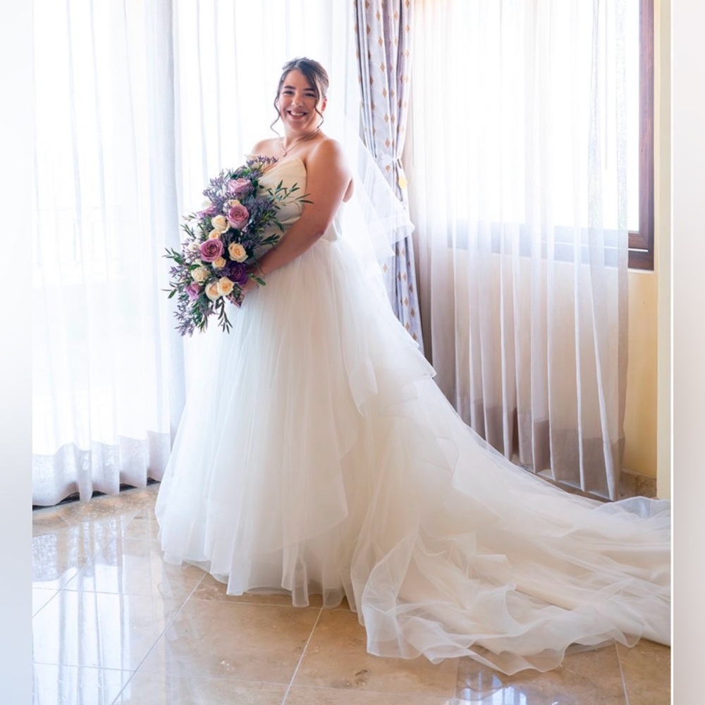 Elegant White Wedding Dress - Picture 3 of 10